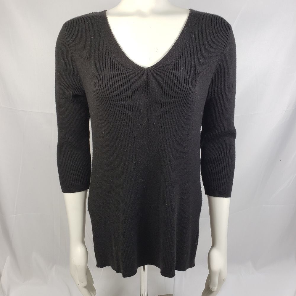 Maurices sz L v neck ribbed sweater